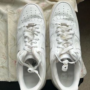 Low white Men’s Air Force AF-1 82. Size 11.5
